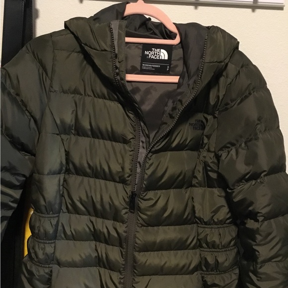 Women coats like new condition never wear - Picture 6 of 11